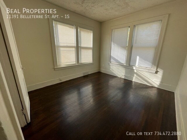 Foto del edificio - 11391 Belleterre Ave