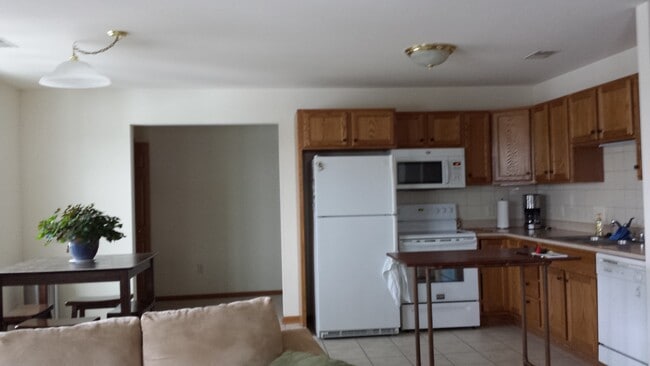 Building Photo - 3048 Selkirk Dr