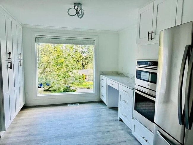 Building Photo - 5 bed 4 bath home in somerset available 9/1