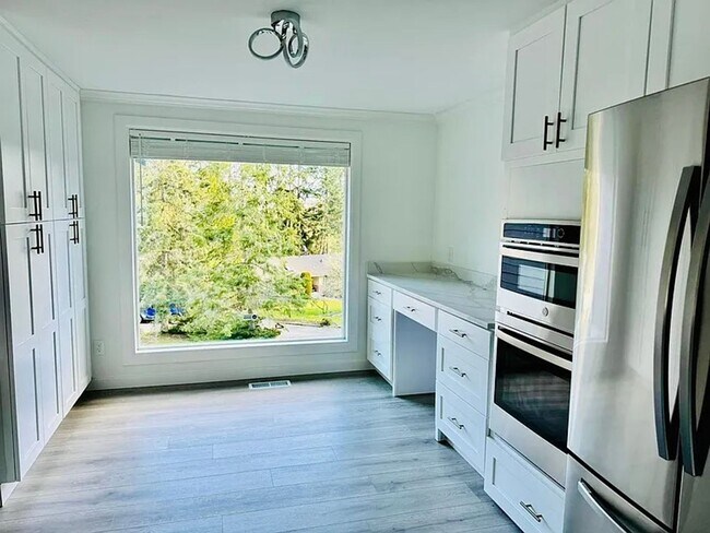 Foto del edificio - 5 bed 4 bath home in somerset available 9/1