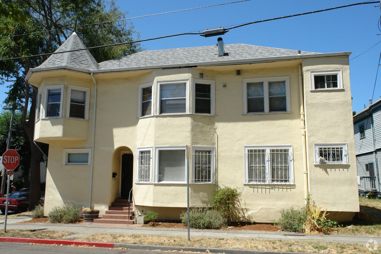 Building Photo - 3122 King St
