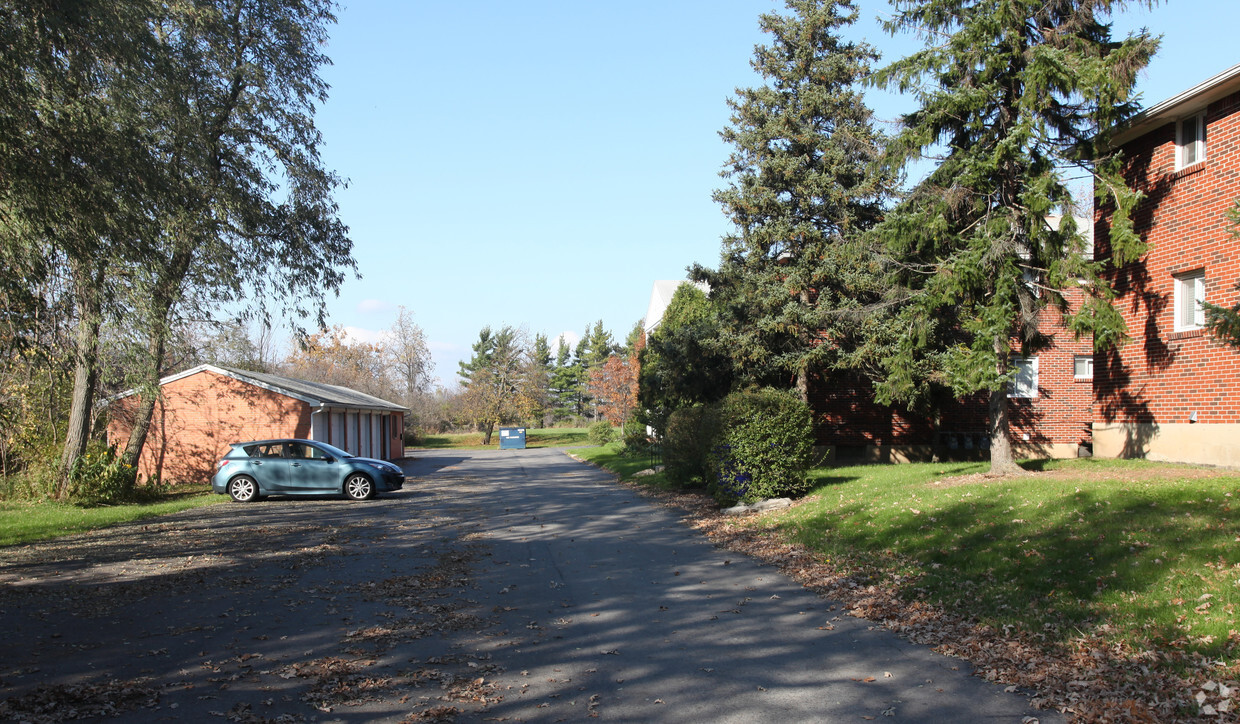 Building Photo - Oakwood Apartments
