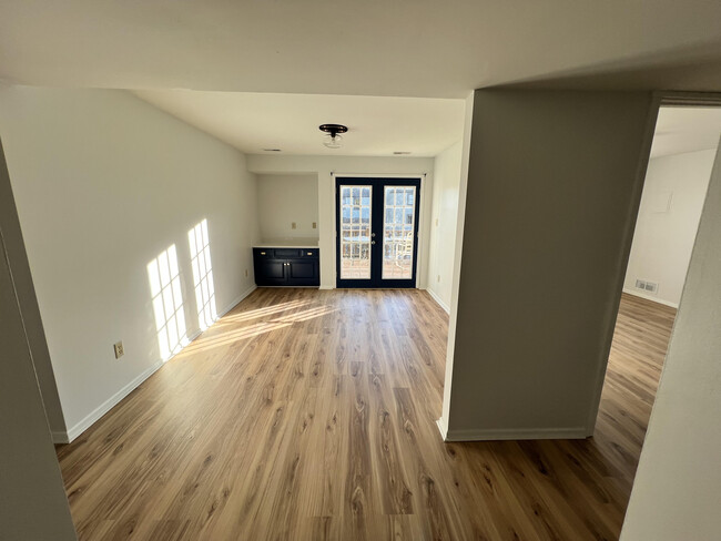 Building Photo - 3009 University Dr