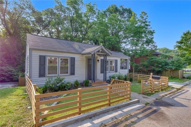 Foto del edificio - 845 Oak St NW