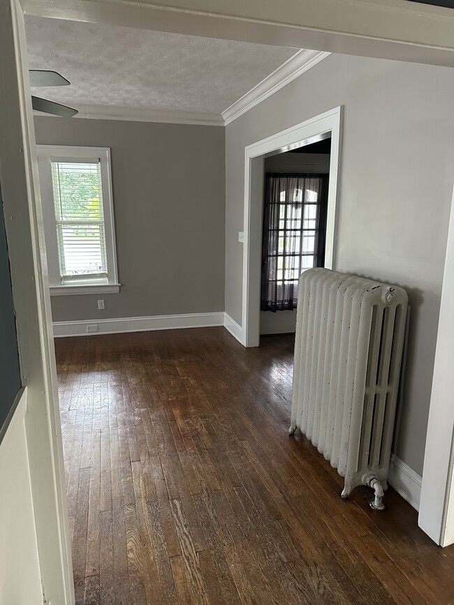 Living room and entryway - 1286 Edwards Ave