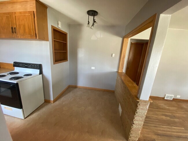 Foto del edificio - 1319 Hillcrest Ct