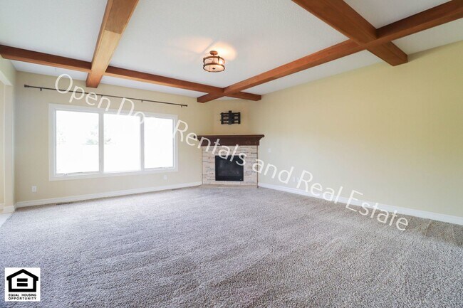 Building Photo - Coming soon! 50% off first months rent** W...