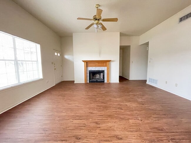 Foto del edificio - 3914 Oak Valley Dr