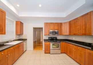 Building Photo - 32 Channing St