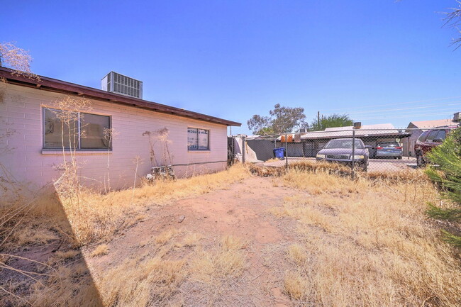 Building Photo - 373 N Williams St