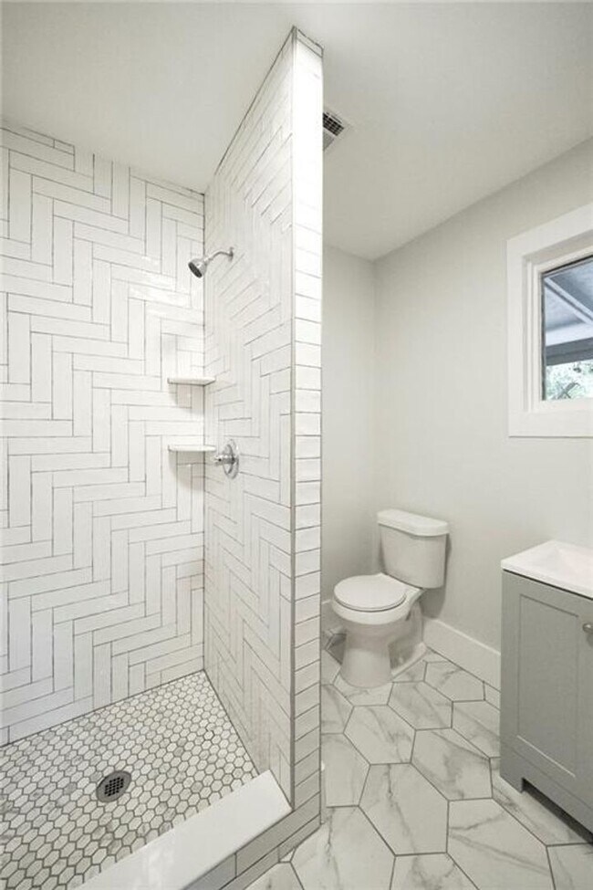 Foto del edificio - High Class -  Hyde Park Hacienda - Huge 1 Bedroom - New Finish Out - Pet Friendly - Huge Yard - E...