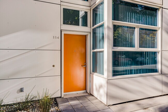 Foto del edificio - 300 Berry St