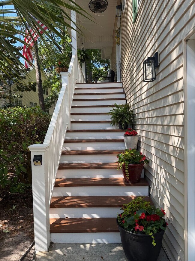 Foto del edificio - Beautiful Custom Finishes! - Yacht Cove - Mid Island Location