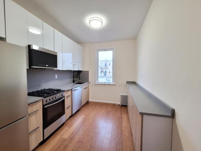 Foto principal - 2 bedroom in ASTORIA NY 11105