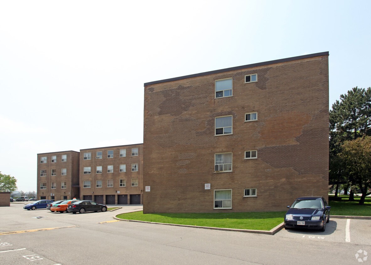Eccleston Heights Apartments 3 Eccleston Dr Toronto, ON