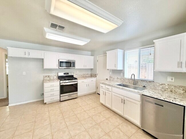 Foto del edificio - Bright and inviting 3-bedroom, 2-bathroom home!