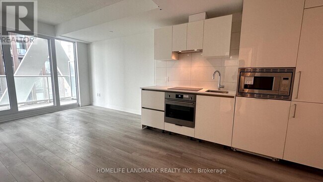Photo du bâtiment - 230-3230 Simcoe St