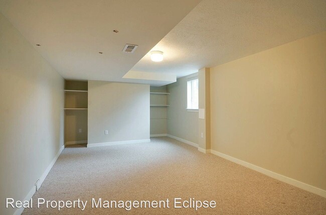 Building Photo - 4 br, 2 bath House - 3832 NE 85th St