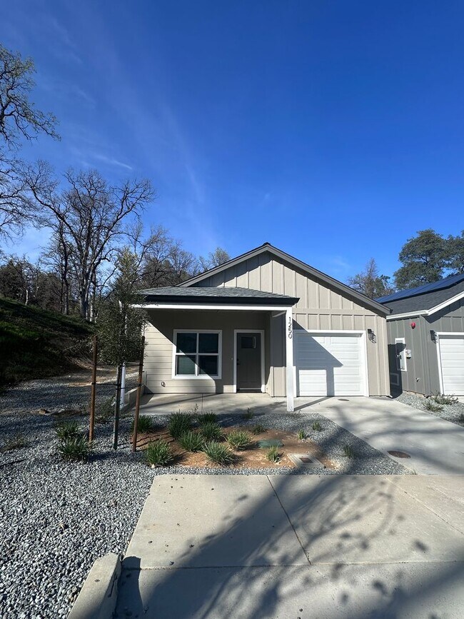 Building Photo - 1250 Old Alturas Rd