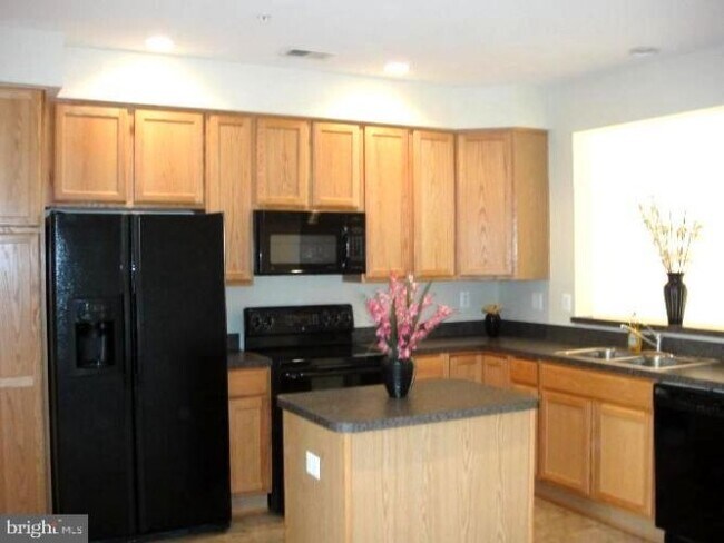 Building Photo - 5300 Talladega Ct