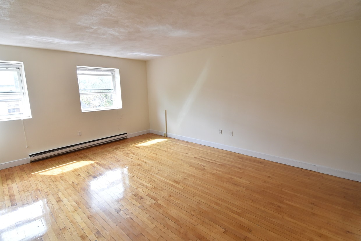 Primary Photo - 5 Imrie Rd