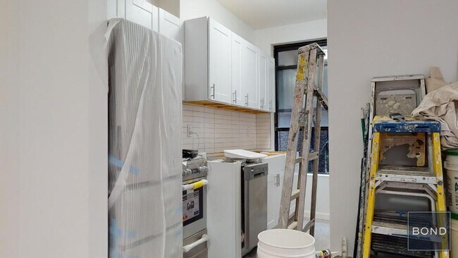 Building Photo - 314 E 91st St
