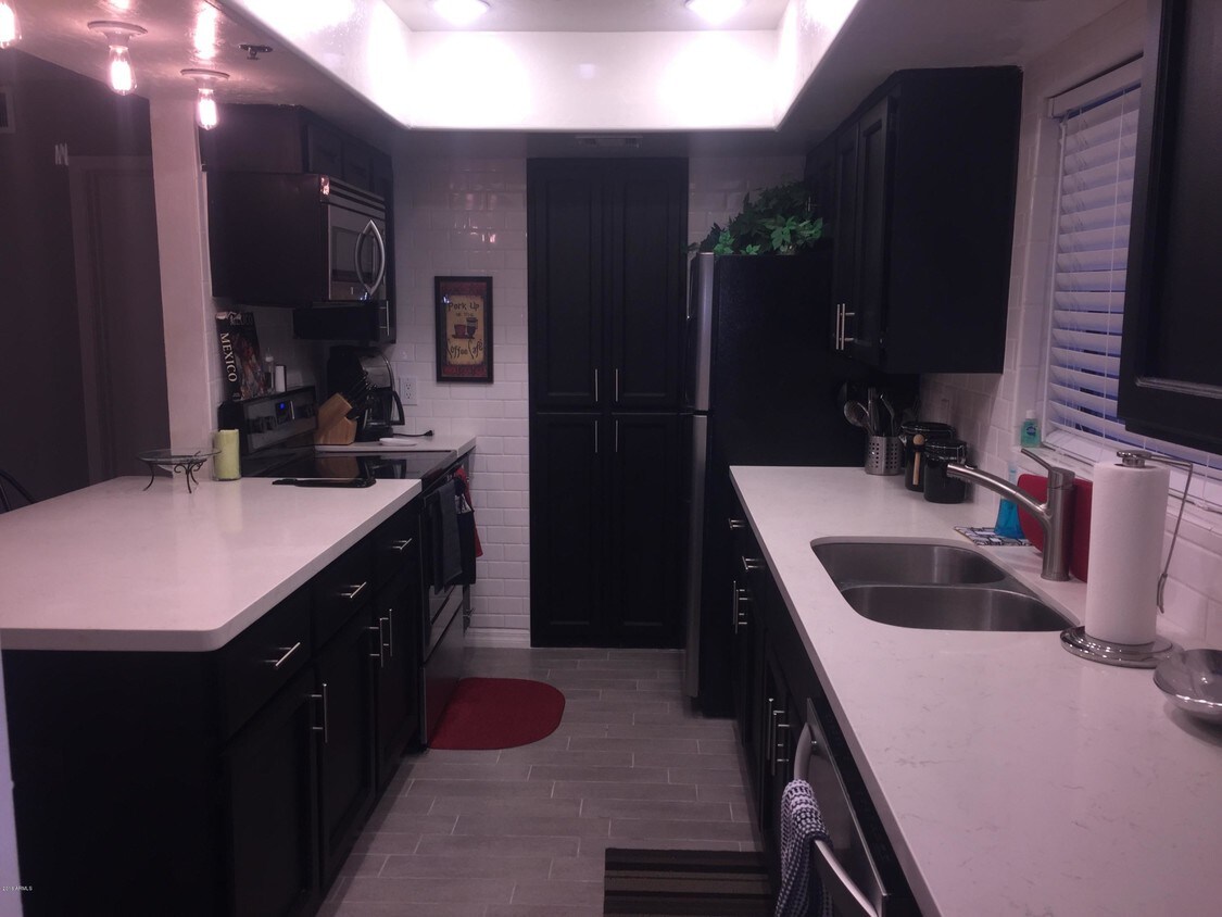 3031 N Civic Center Plaza Unit 102, Scottsdale, AZ 85251 Apartment