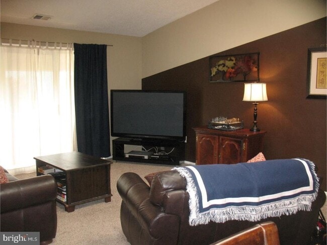 Building Photo - 10 Joyner Ct