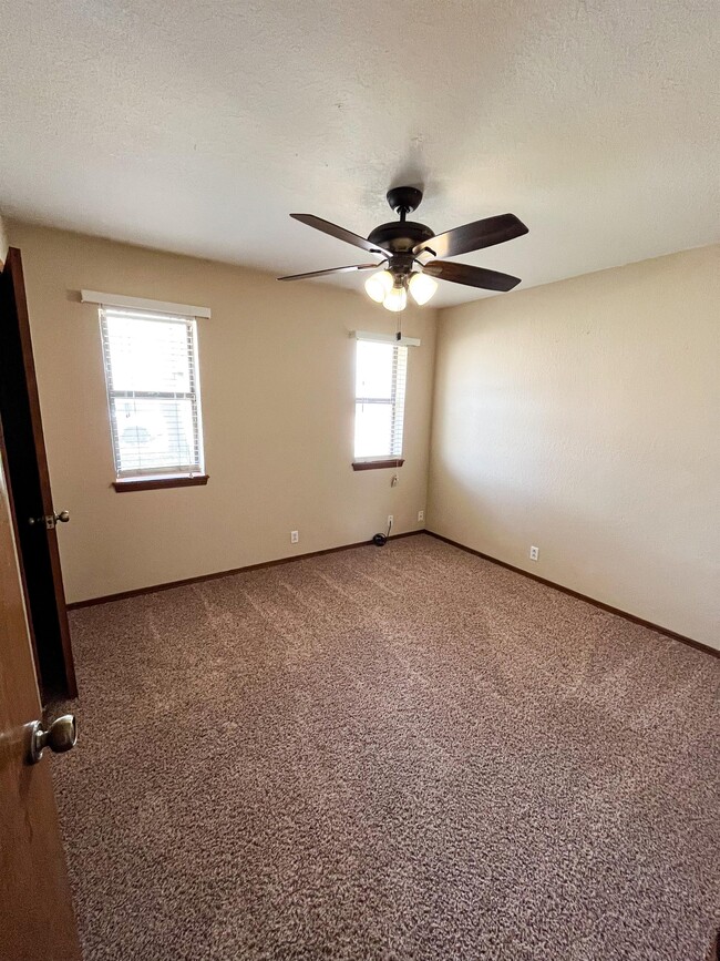 Building Photo - 512 Brady Dr