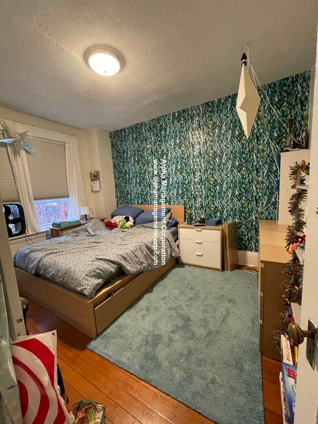 Foto del edificio - 208 Winthrop Rd