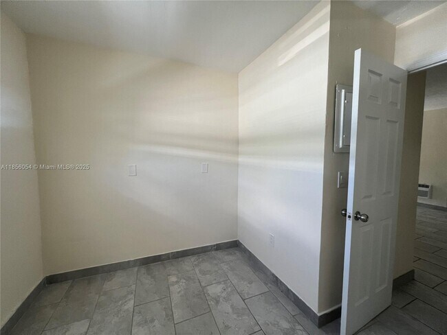 Foto del edificio - 2760 SW 2nd St