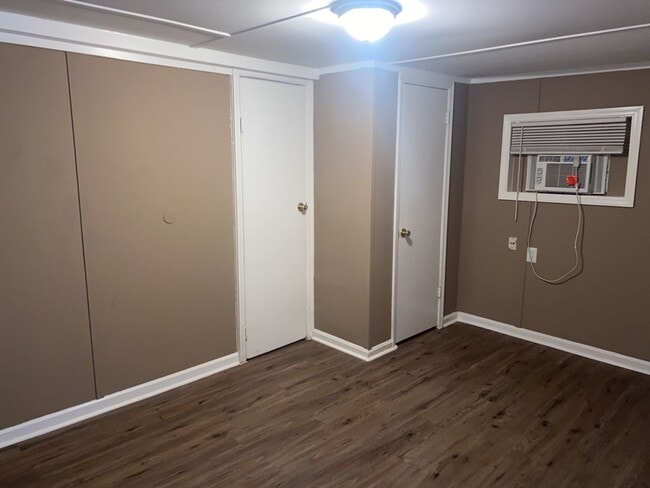 Building Photo - r3918