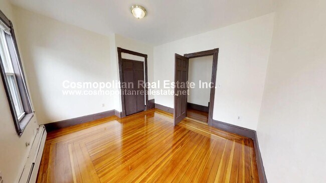 Building Photo - 28 Temple St