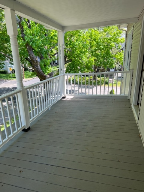 Private deck/porch - 56 Brook St