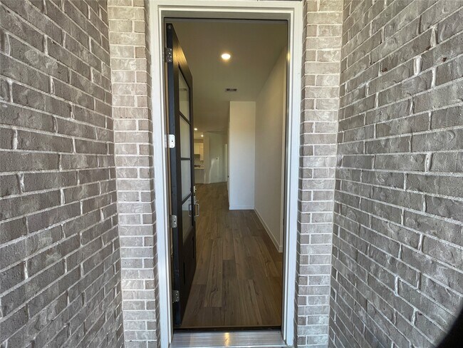 Building Photo - 32027 Victoria Meadow Dr