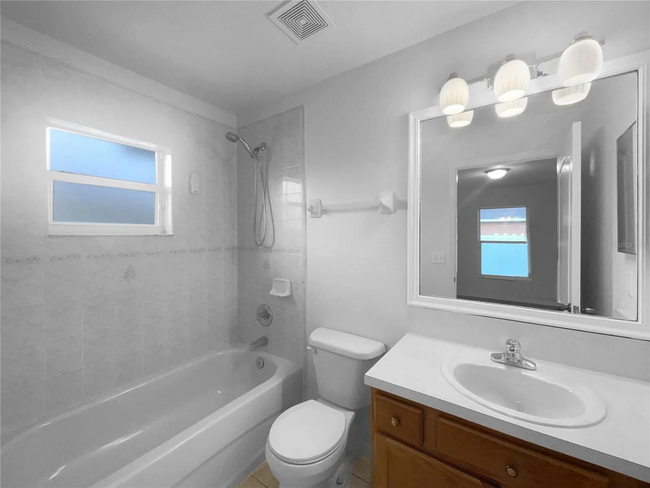 Building Photo - 546 Koala Dr