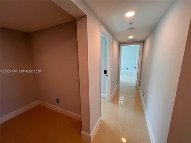 Building Photo - 14951 Royal Oaks Ln