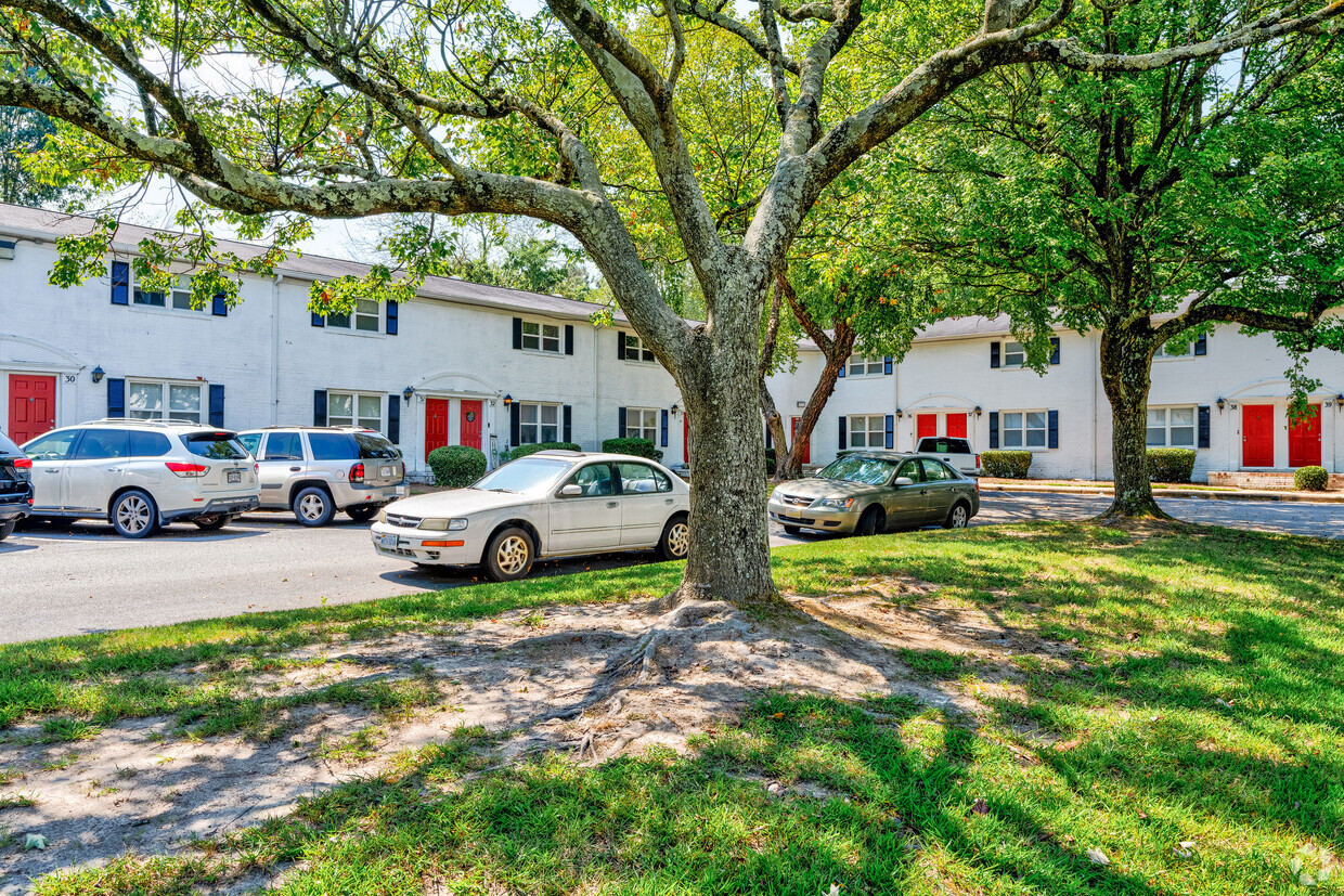 Primary Photo - Colony Apartments