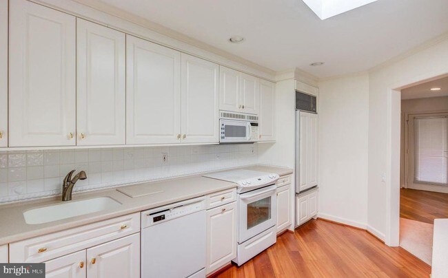 Building Photo - 814 Pritchard Pl