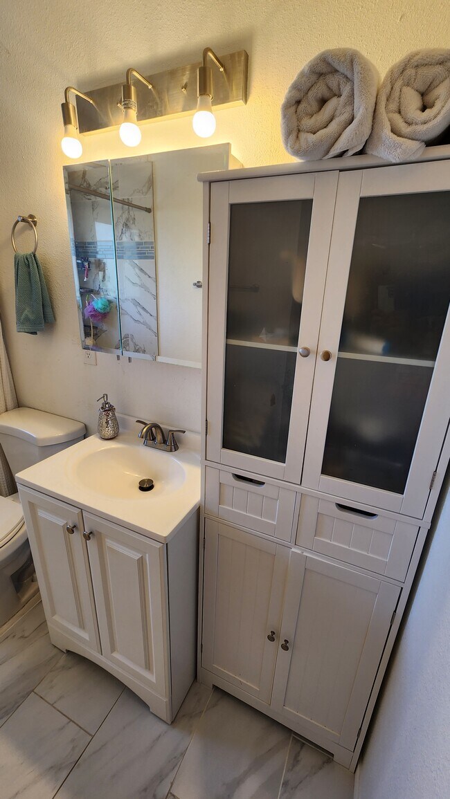 Baño 1 - 2228 Fernwood Drive