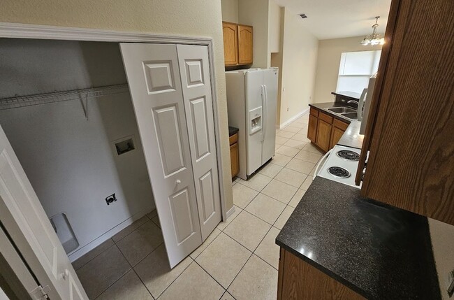 Foto del edificio - Albatross Dr-539