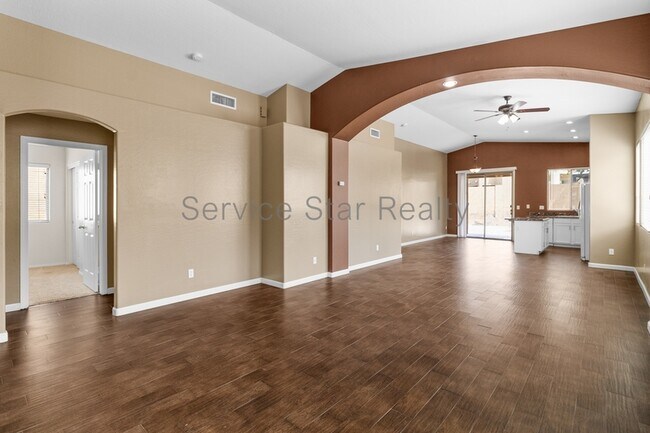 Foto del edificio - 5058 E Lucia Dr