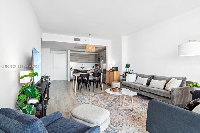 Foto del edificio - 121 NE 34th St