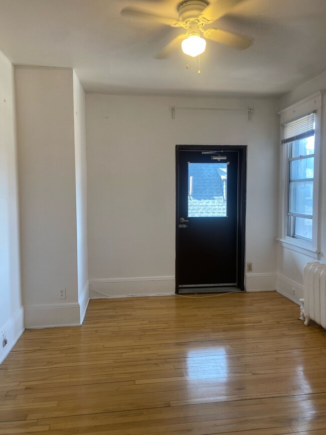 Building Photo - 362 Friel St