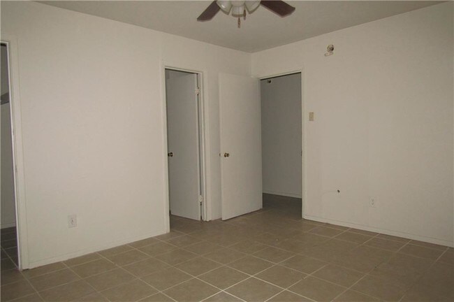 Building Photo - 1708 Frances Dr