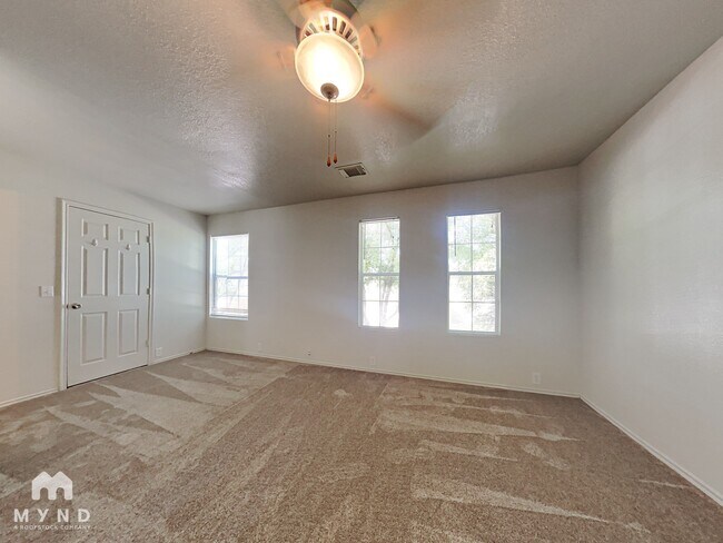 Foto del edificio - 16859 Mammoth Springs Dr