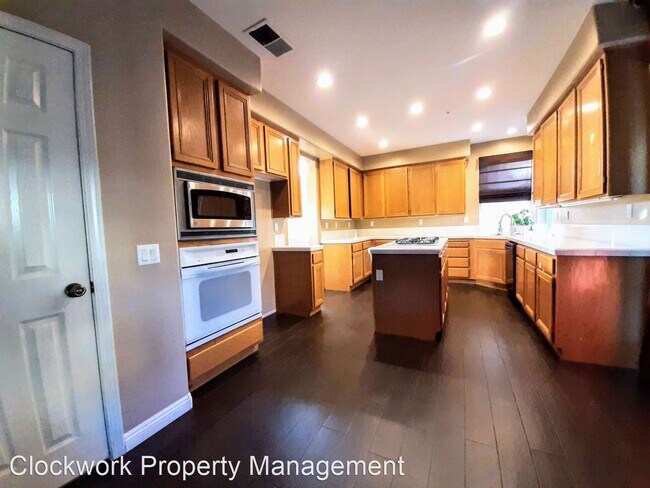 Foto del edificio - 3 br, 3 bath House - 5418 Grand Prix Ct