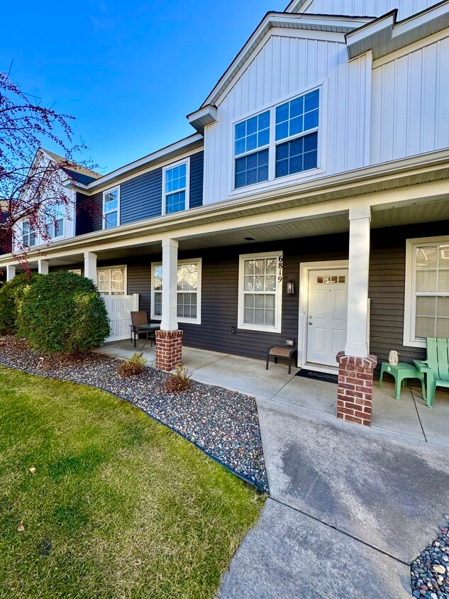 Primary Photo - 6819 Narcissus Ln N