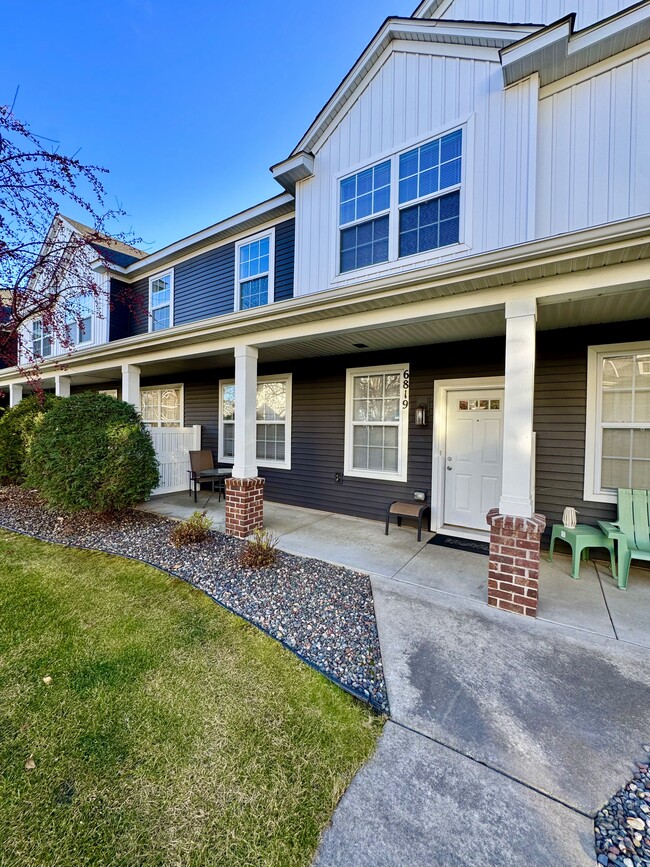 Building Photo - 6819 Narcissus Ln N