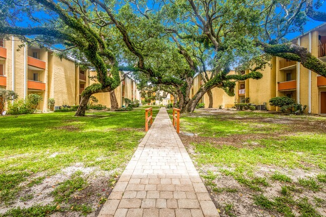 Building Photo - 209 W Miracle Strip Pkwy